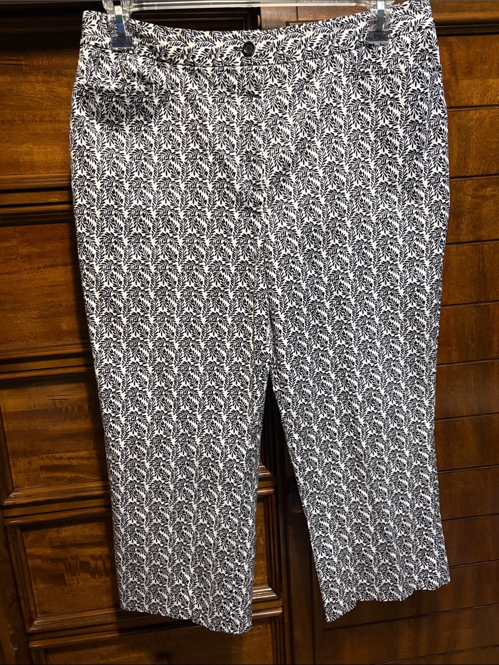 JM Collection Black and White Leaf-Print Chinos